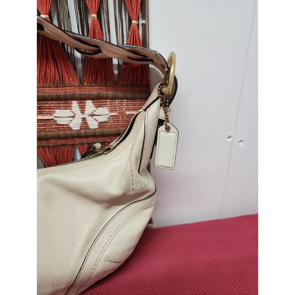Vintage Y2K  Coach Soho Dylan Leather Hobo Bag 10042  In Bone Original Hang Tag